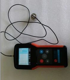 Intensidade e frequência que testam a bateria recarregável do lítio ultrassônico do medidor 3.7V
