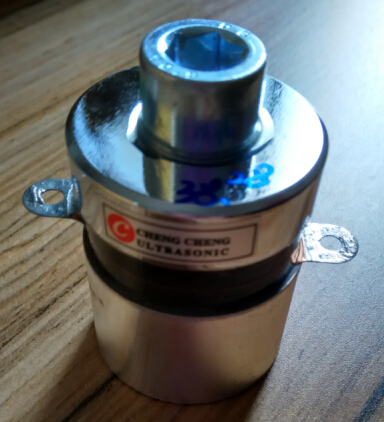Colagem do AB que cola os transdutores da limpeza ultra-sônica no tanque do metal